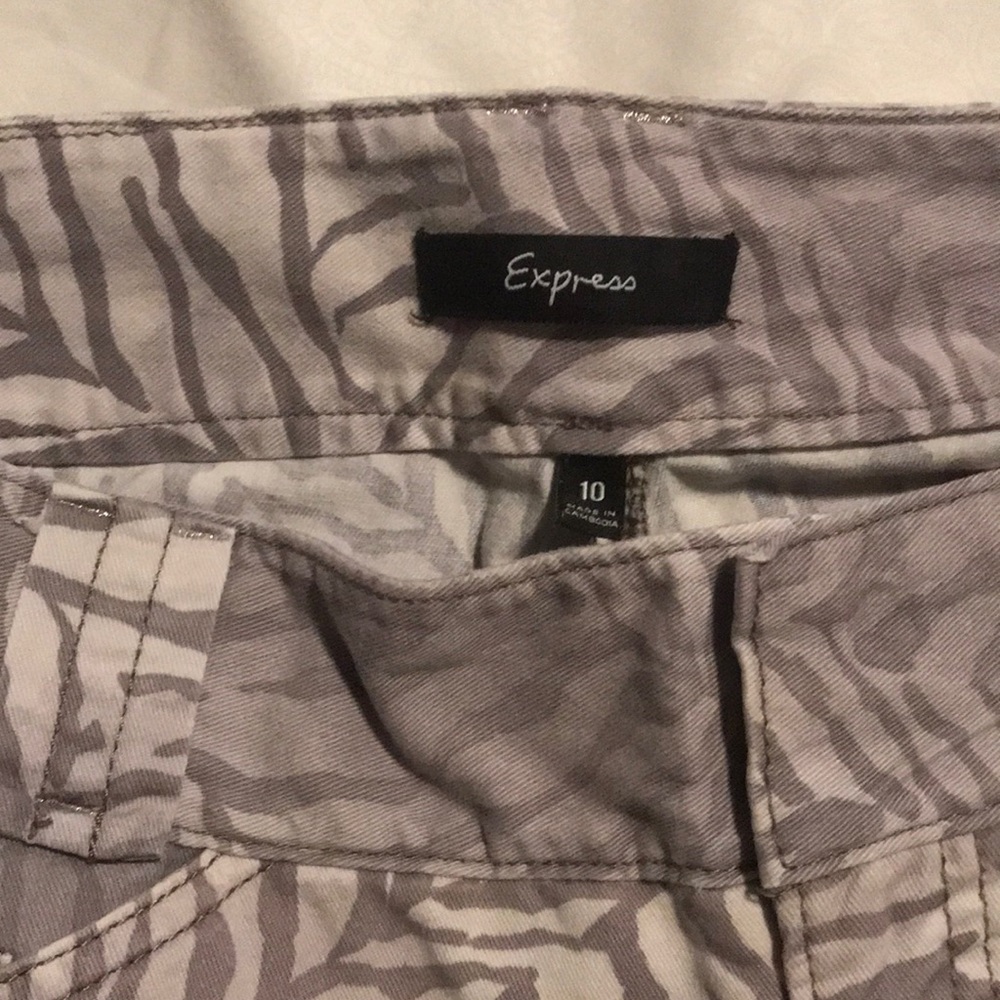 Gray zebra striped shorts EXpress brand size 10